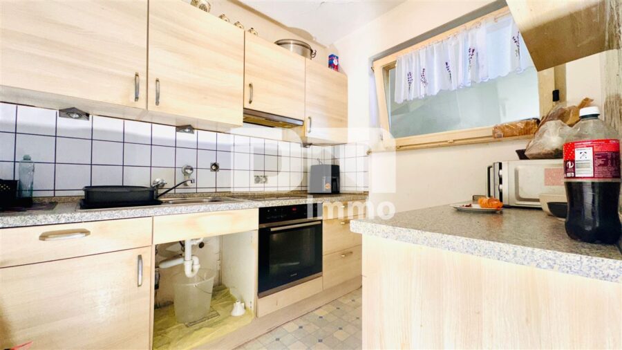 Wohnungspaket 3 Zimmer + Apartment mit Balkon, Panoramablick in Traumlage - WE1 Küche mit EBK / Fenster